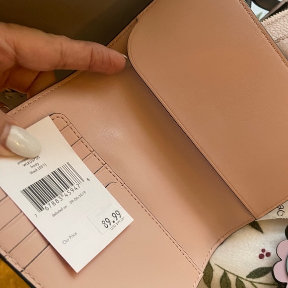 the cutest passport holder in town - Picture 3 of 4